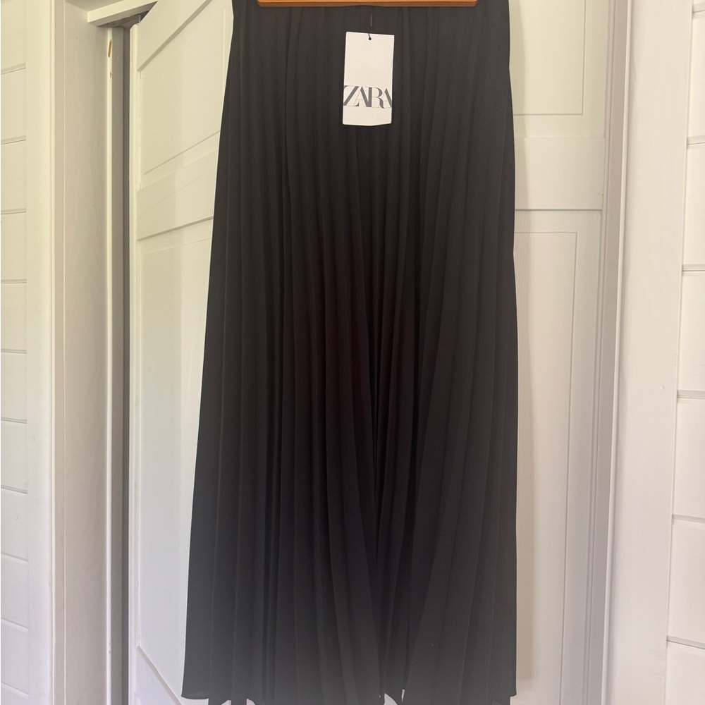 Zara Black Pleated Midi Skirt